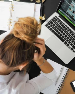 Lire la suite à propos de l’article Manque de reconnaissance au travail : un défi majeur pour les salariés de plus de 45 ans